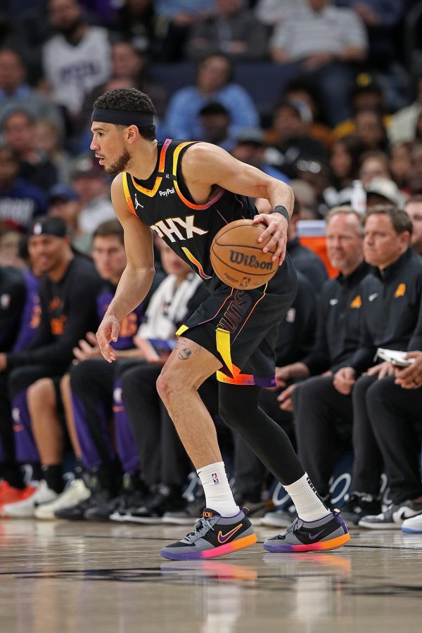 Russell: Booker khó có thể r