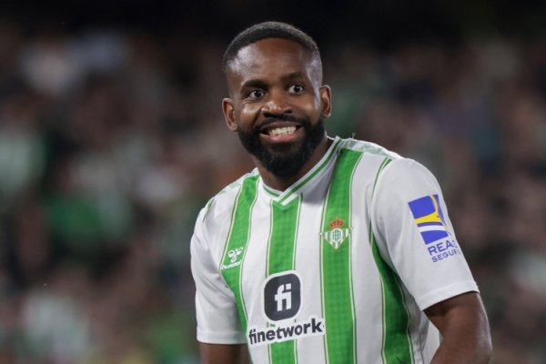Bakambu nói về việc ở lại đội: