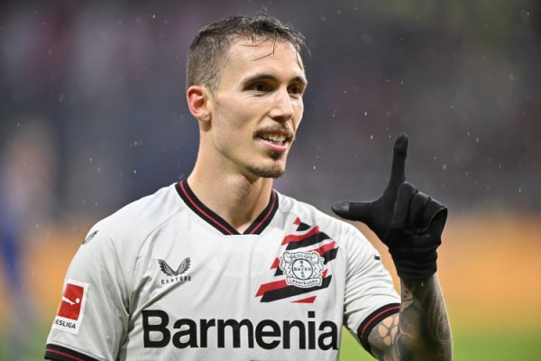 Grimaldo: Tôi đã cân nhắc rời Leverkusen vào mùa hè này, nhưng cuối cùng đã quyết định ở lại ít nhất