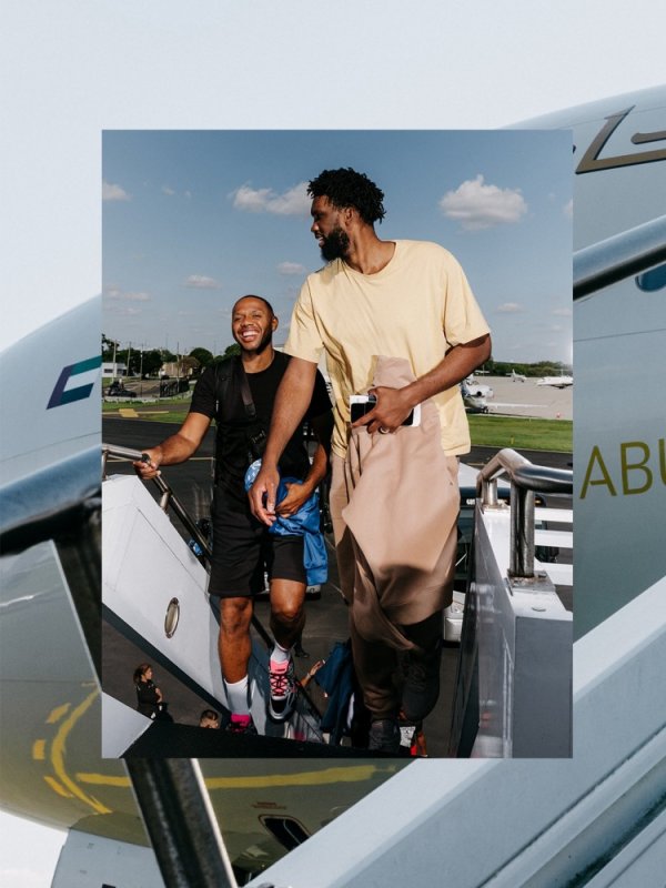 Đặt ra! 76ers khoe ảnh lên máy