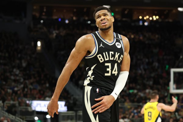 Antetokounmpo trung bình hơn